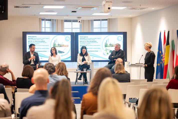 Ante Bilić talking about extreme weather at the event in Zagreb
