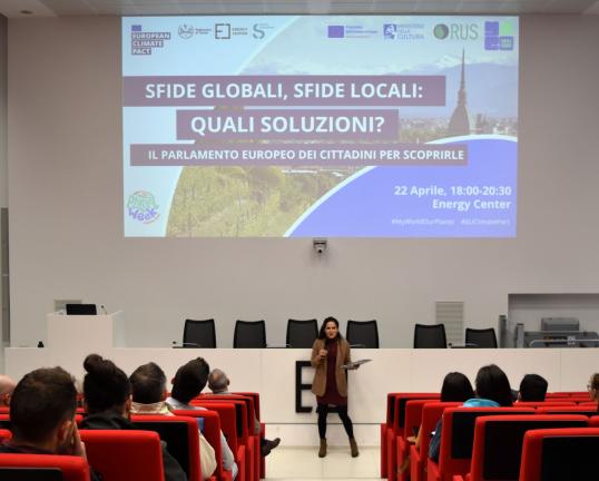 Pact Ambassador Aurora Audino encouraged participants to share their climate change experiences at her peer parliament discussion in Italy.