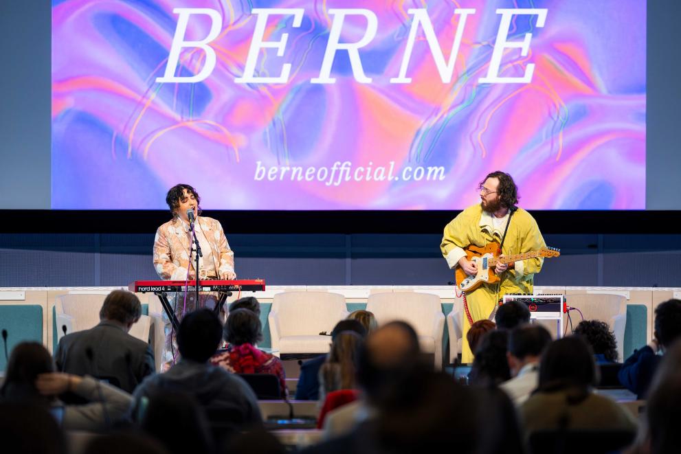 Maltese duo ‘Berne’, featuring European Climate Ambassador Deborah Borg Brincat, performed their indie-electronic music, sparking conversations about climate action