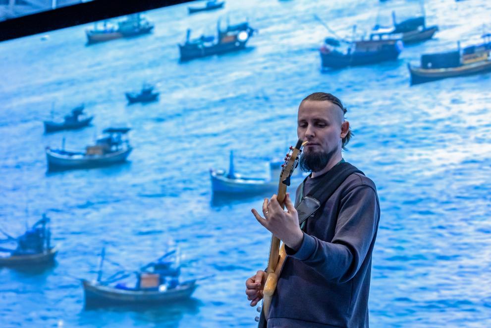 Dima Bass performed live music for the audience 