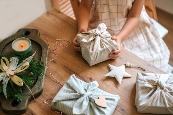Looking for gift ideas? Here are 5 low-waste and sustainable suggestions